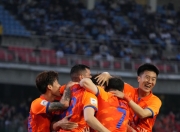 雷火电竞app-顶级球队称霸赛场，实力碾压对手