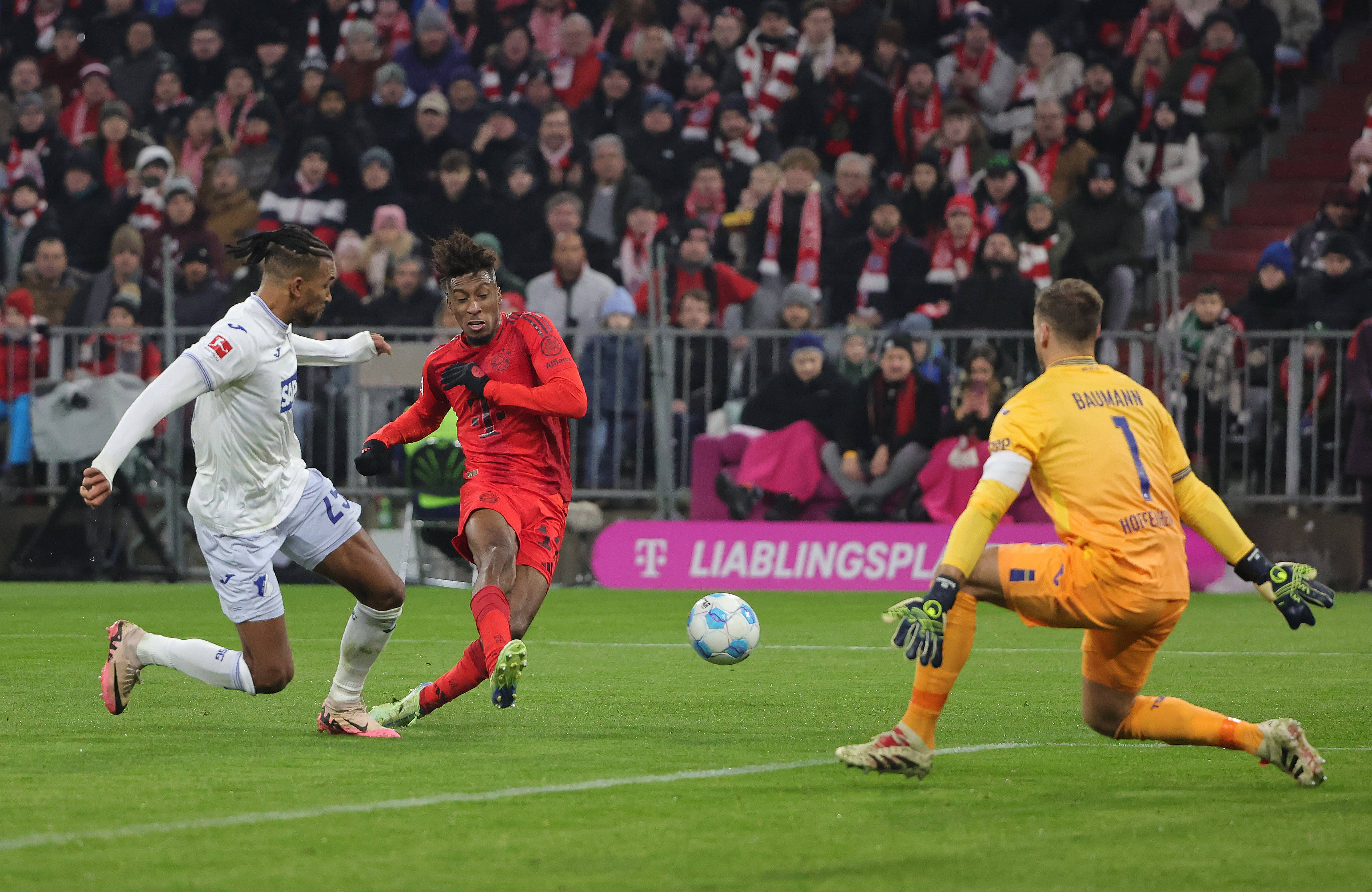 拜仁慕尼黑中场球员破门得分,贡献关键进球 拜仁慕尼黑中场球员破门得分,贡献关键进球